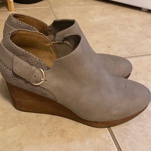 Dr. School’s best energized wedge bootie